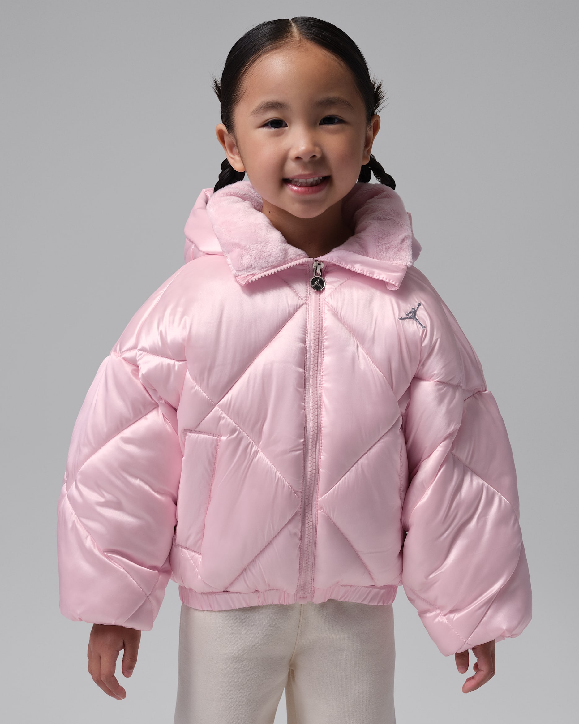 ナイキ　ジュニア　中綿　ダウンジャケット　ピンク　150 M 短丈　パーカー Jordan Younger Kids' Diamond Quilted Puffer Jacket. Nike SI